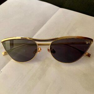 Dezi Tóxica Sunglasses in gold/dark smoke